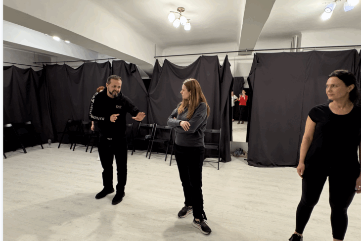 De la quantum training la scenă: Răzvan Oprea, actor și regizor